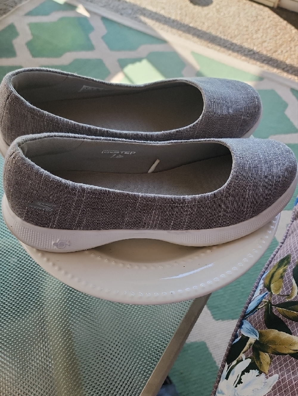 Skechers Goga Max Light Gray Slip-On Insole - Picture 4 of 9